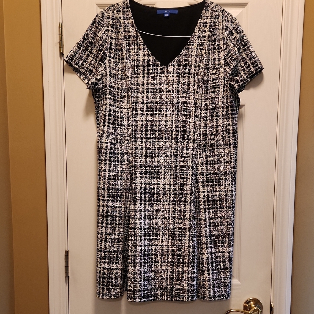 Apt. 9 Black and White V-Neck Sheath Dress
